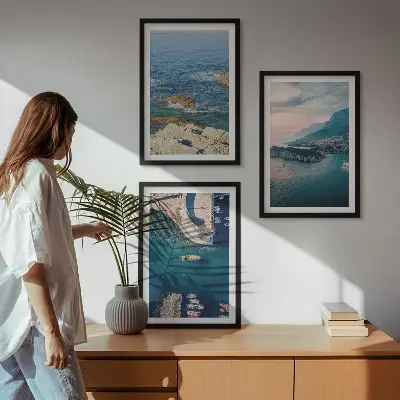 Billedvæg med havudsigt motiver af klipper og havne