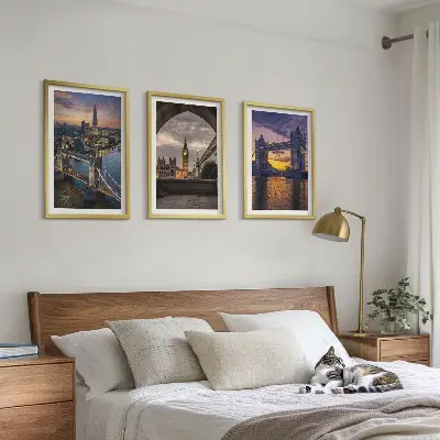 Billedsæt til soveværelset med motiver af byens broer og klokketårne