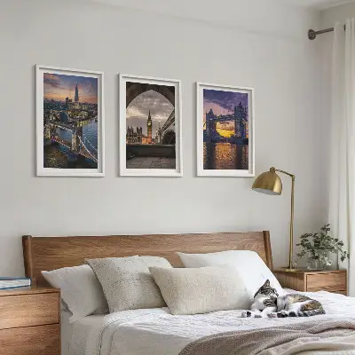 Billedsæt til soveværelset med motiver af byens broer og klokketårne