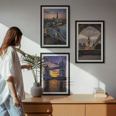 Billedsæt til soveværelset med motiver af byens broer og klokketårne