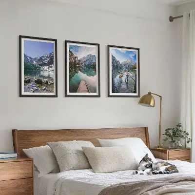 Billedsæt til soveværelset med motiver af bjerge, søer og træmoler