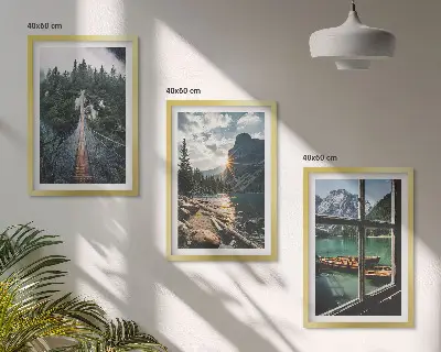 Billedvæg med motiv af bro, skov, sø, både og bjerge