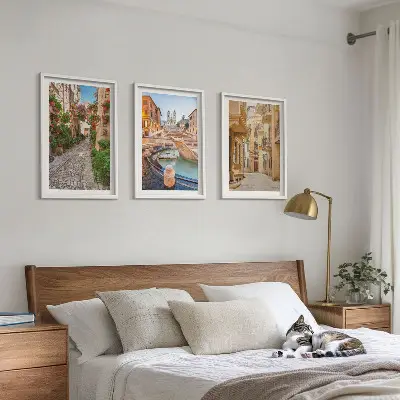 Triptykon billeder med ramme motiv af de charmerende gader ved springvandet