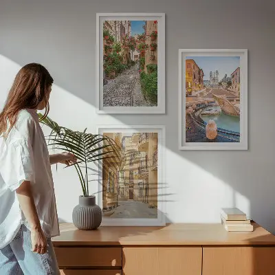 Triptykon billeder med ramme motiv af de charmerende gader ved springvandet