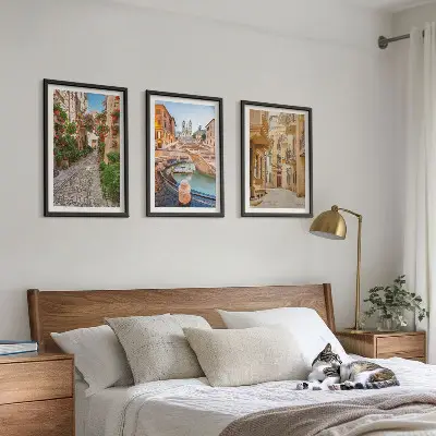 Triptykon billeder med ramme motiv af de charmerende gader ved springvandet