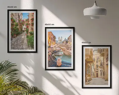 Triptykon billeder med ramme motiv af de charmerende gader ved springvandet