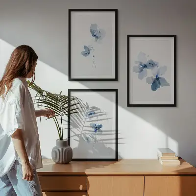 Billedvæg med blå blomster
