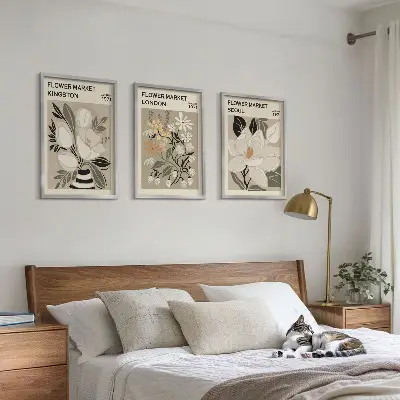 Triptykon billeder med ramme med motiv af retroblomster fra byer verden over