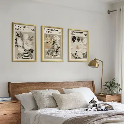Triptykon billeder med ramme med motiv af retroblomster fra byer verden over