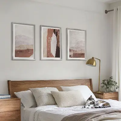 Billedsæt til soveværelset med brune og beige abstrakte mønstre