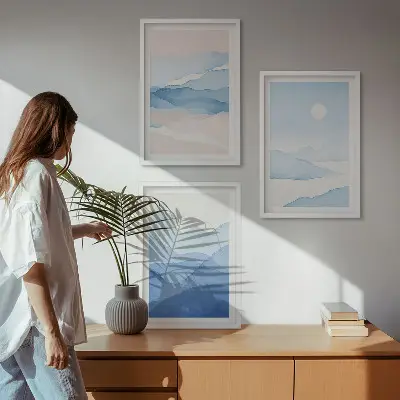 Billedvæg med akvarel-bjergmotiv blå og lyserøde bjerge