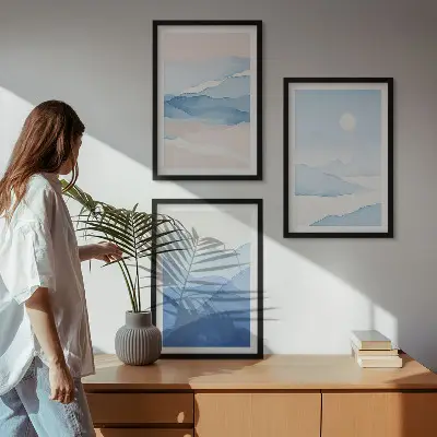 Billedvæg med akvarel-bjergmotiv blå og lyserøde bjerge