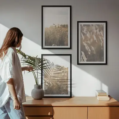 Billedvæg med naturmotiv landskab med græs og blomster i varme nuancer