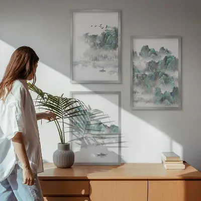 Billedsæt til soveværelset med motiver af bjerge, skyer, fugle og båd i japandi-stil