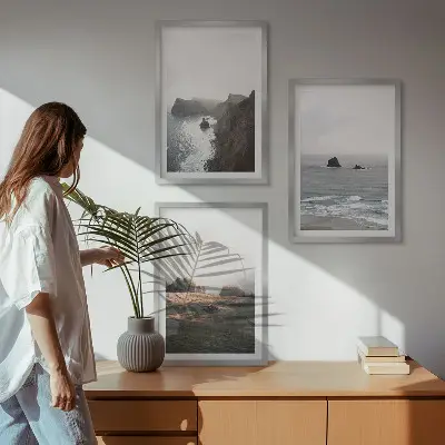 Triptyk med landskabsmotiv billeder med bjerge og hav og ramme