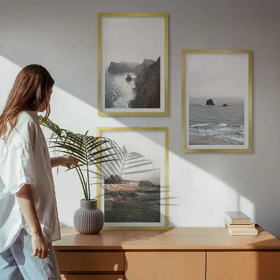 Triptyk med landskabsmotiv billeder med bjerge og hav og ramme
