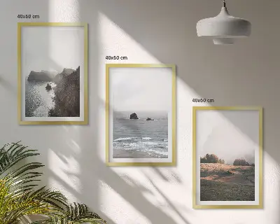 Triptyk med landskabsmotiv billeder med bjerge og hav og ramme