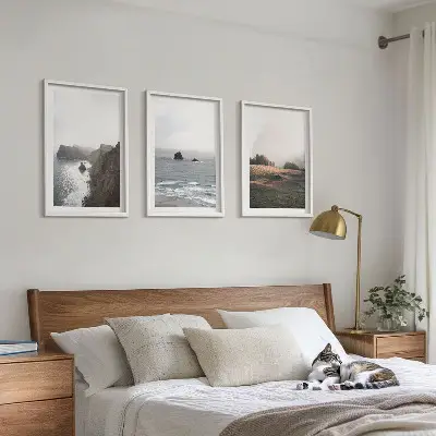Triptyk med landskabsmotiv billeder med bjerge og hav og ramme