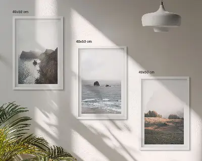 Triptyk med landskabsmotiv billeder med bjerge og hav og ramme