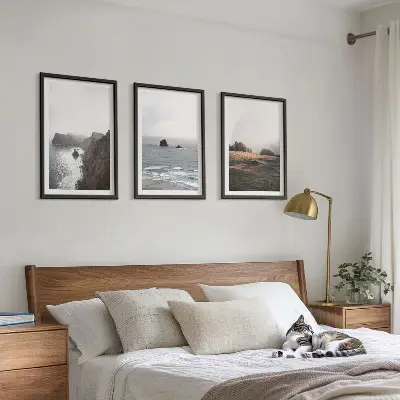 Triptyk med landskabsmotiv billeder med bjerge og hav og ramme