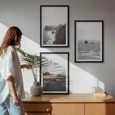 Triptyk med landskabsmotiv billeder med bjerge og hav og ramme