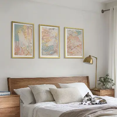 Billedvæg med abstrakte pastelmønstre inspiration til din indretning