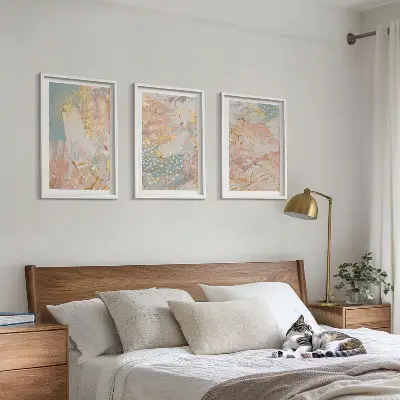 Billedvæg med abstrakte pastelmønstre inspiration til din indretning