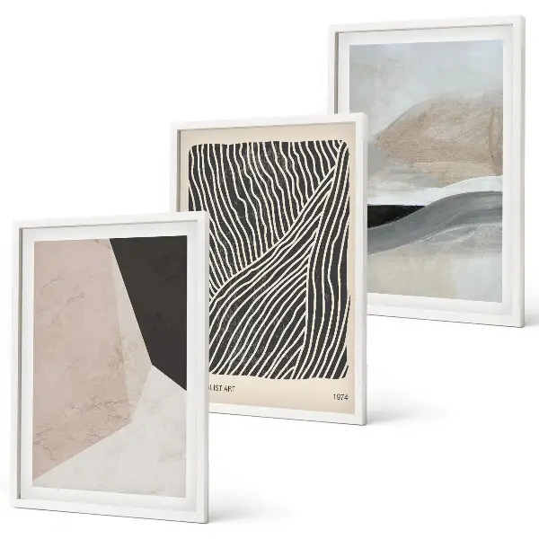 Triptykon med abstrakte mønstre i beige og grå nuancer med ramme