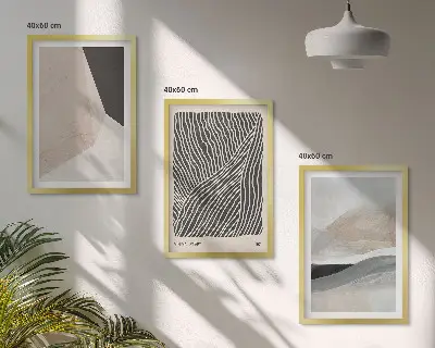 Triptykon med abstrakte mønstre i beige og grå nuancer med ramme