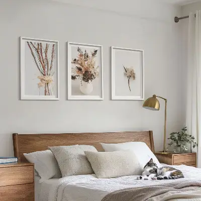 Billedsæt til soveværelset med minimalistiske blomster og grene