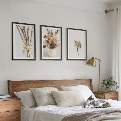 Billedsæt til soveværelset med minimalistiske blomster og grene