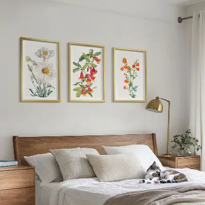 Triptykon billeder med ramme med retro blomsterarrangementer