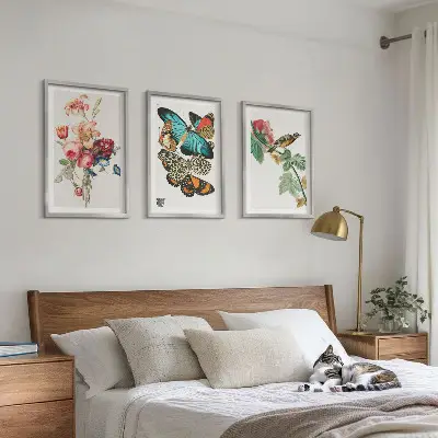 Billedsæt til soveværelset med blomster, sommerfugle og fugle i pastelnuancer