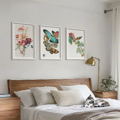 Billedsæt til soveværelset med blomster, sommerfugle og fugle i pastelnuancer