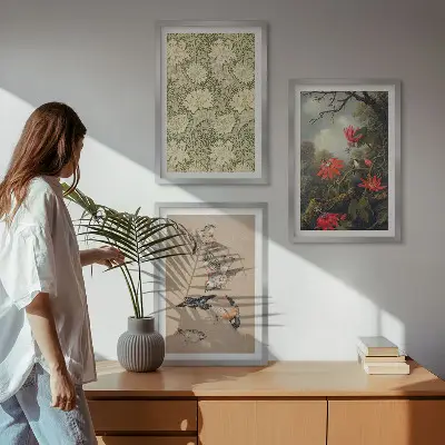 Billedvæg med inspiration af blomster, fugle og natur