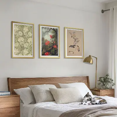 Billedvæg med inspiration af blomster, fugle og natur