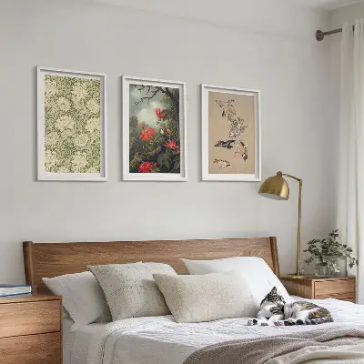 Billedvæg med inspiration af blomster, fugle og natur