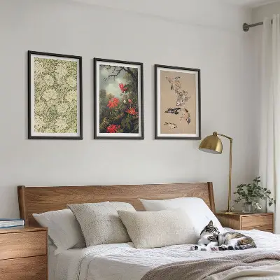 Billedvæg med inspiration af blomster, fugle og natur