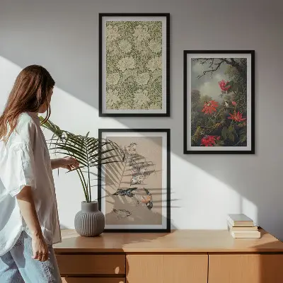 Billedvæg med inspiration af blomster, fugle og natur