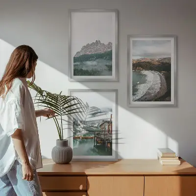 Billedvæg med træhus i bjerglandskab inspiration