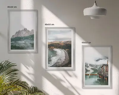 Billedvæg med træhus i bjerglandskab inspiration