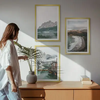 Billedvæg med træhus i bjerglandskab inspiration