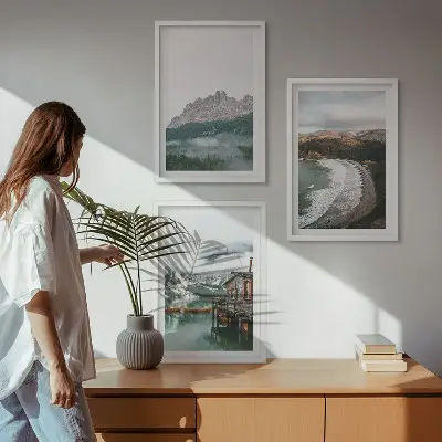 Billedvæg med træhus i bjerglandskab inspiration