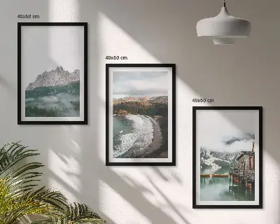 Billedvæg med træhus i bjerglandskab inspiration