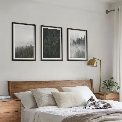 Triptykon med skovmotiv grønne skove i tåge med ramme