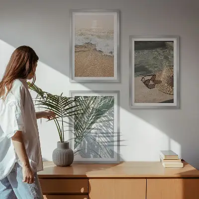 Triptykon med strandmotiv billede af strandhat og solbriller med ramme
