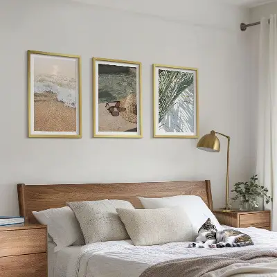 Triptykon med strandmotiv billede af strandhat og solbriller med ramme