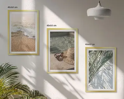 Triptykon med strandmotiv billede af strandhat og solbriller med ramme