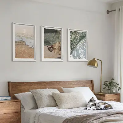 Triptykon med strandmotiv billede af strandhat og solbriller med ramme