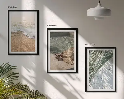 Triptykon med strandmotiv billede af strandhat og solbriller med ramme